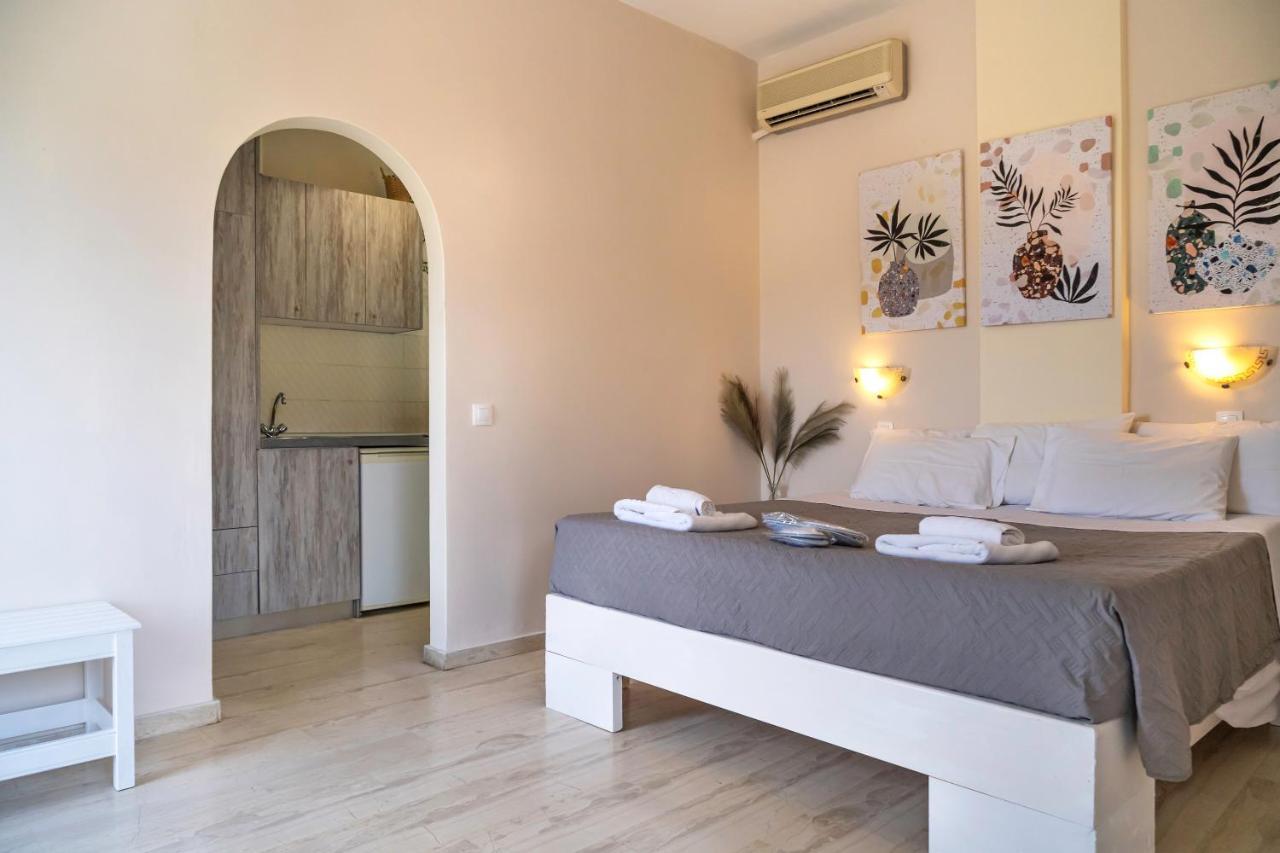 Spiros Athinaios Apartment's *